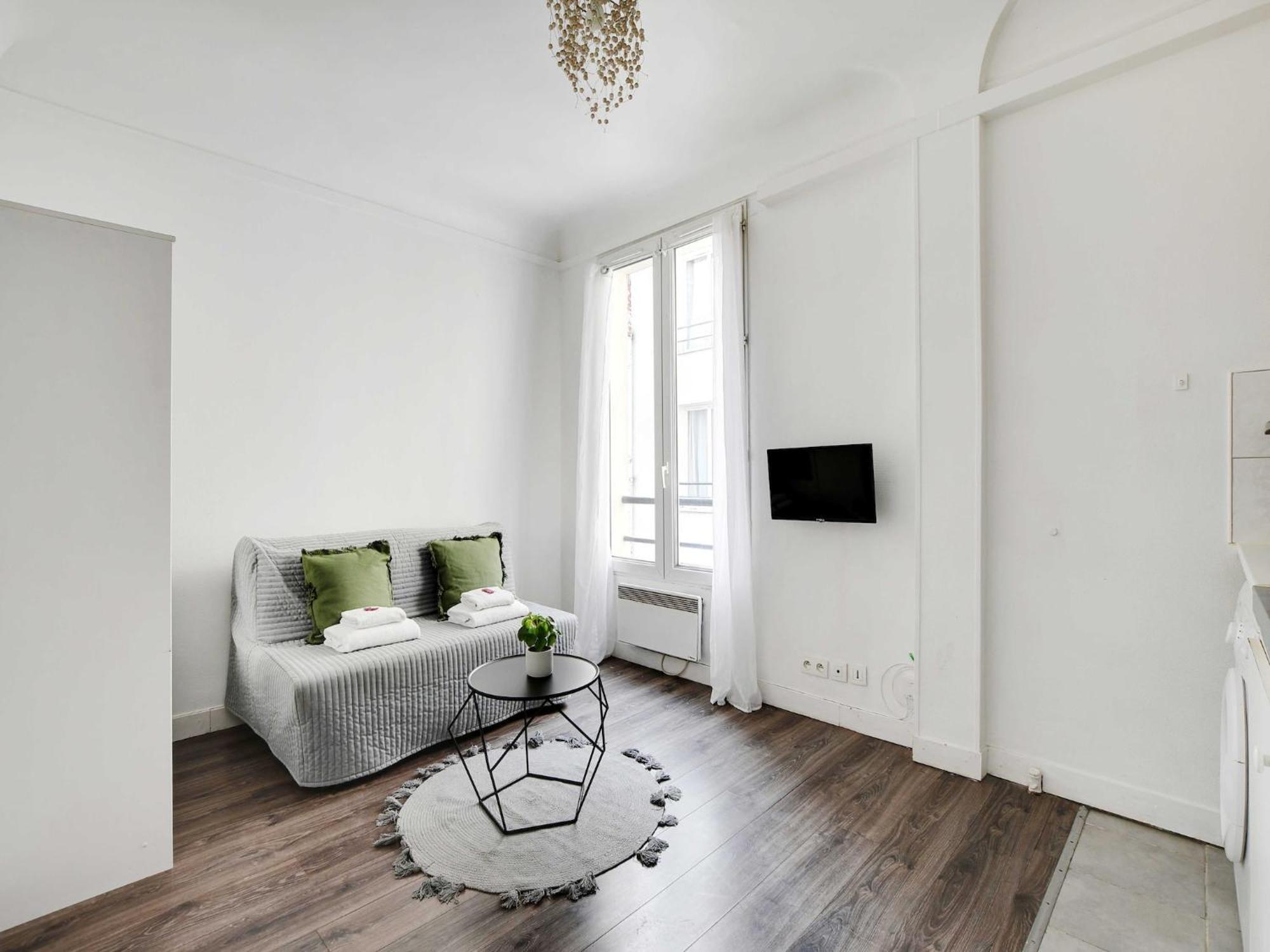 - 2p- Place De Clichy Apartment Paris