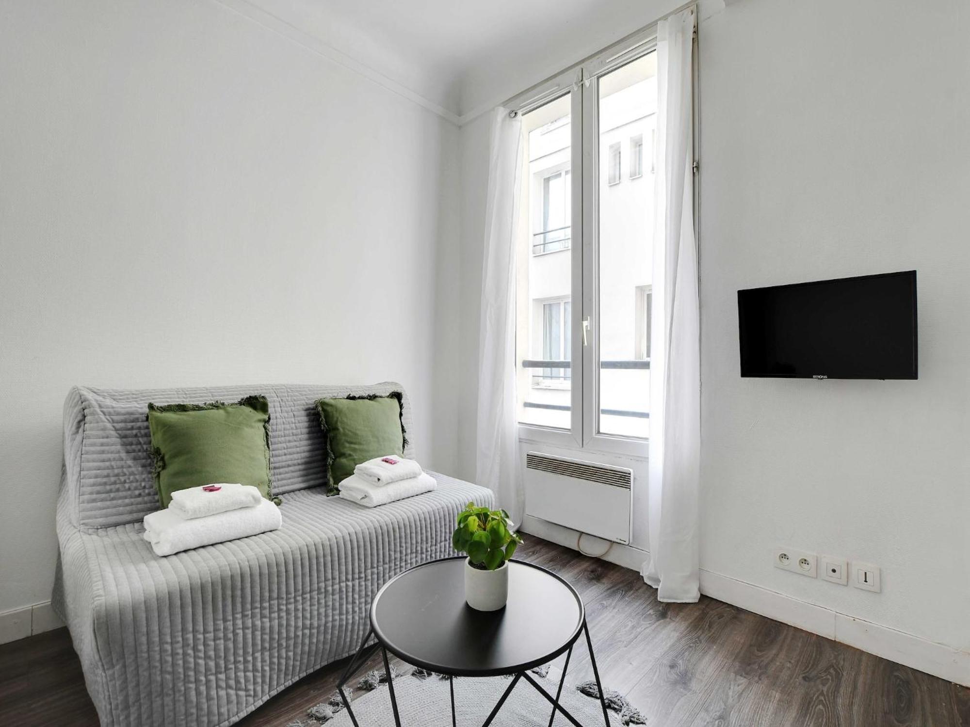 Apartment - 2p- Place De Clichy *