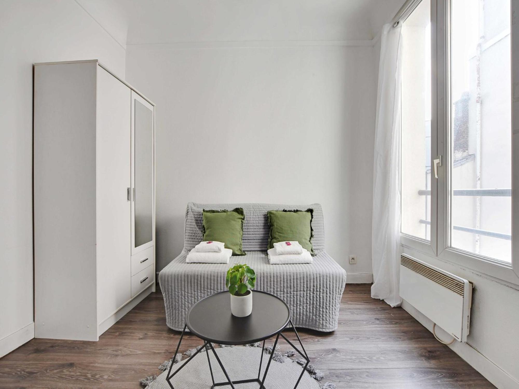 Apartment - 2p- Place De Clichy Paris