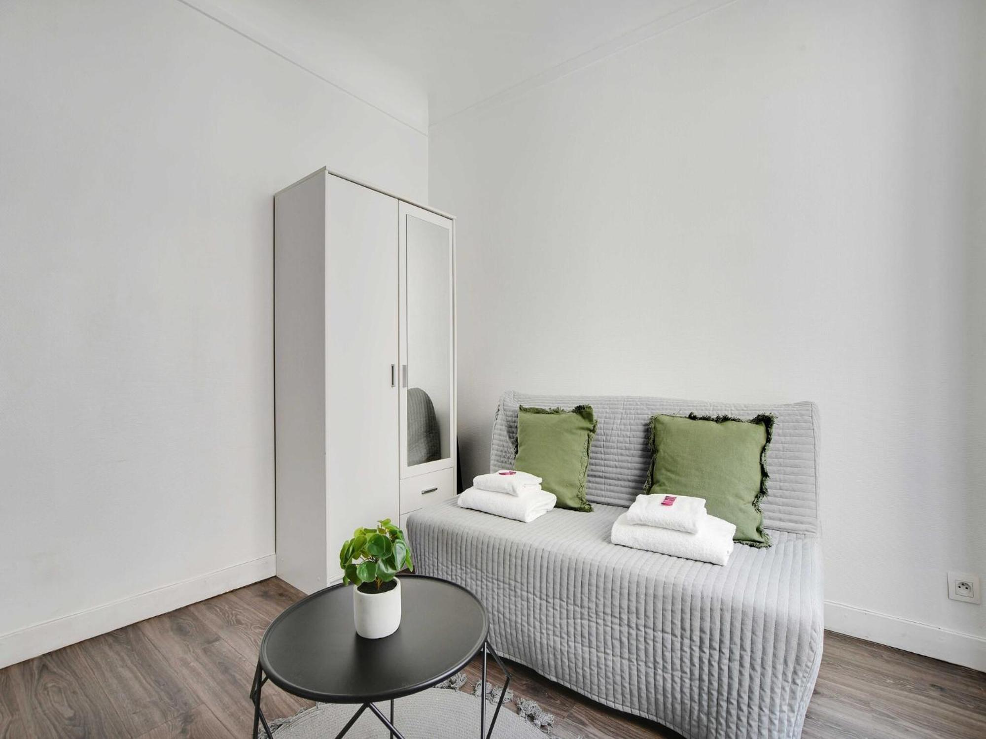 Apartment - 2p- Place De Clichy Paris